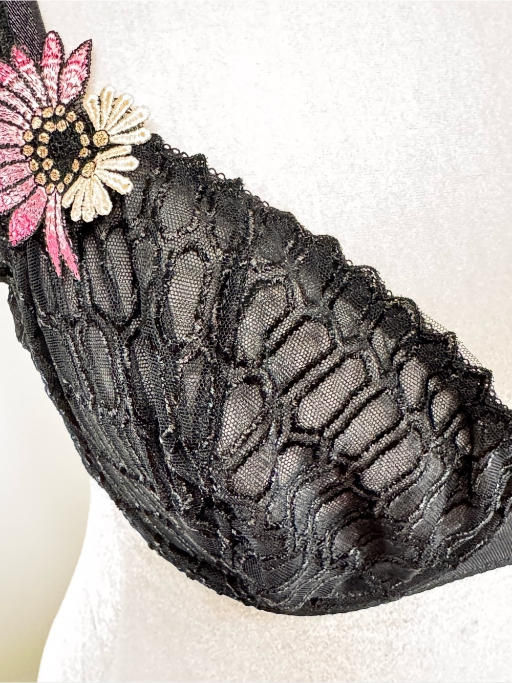 ⁠Louisa Bracq Black Lace Sheer Unlined Underwire Bra Decorative Flower Size 34E⁠ - Picture 4 of 8